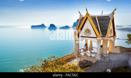 Thailand - buddhistischen kleines Kloster Pagode, Khao Chong Krachok Berg, befindet sich in der Nähe von Prachuap Stadt Stockfoto