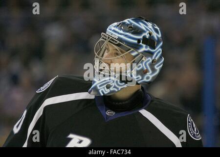 Tampa, Florida, USA. 26. Dezember 2015. DOUGLAS R. CLIFFORD | Times.Tampa Bay Lightning Torwart Ben Bischof (30) reagiert auf eine Ziel-Überprüfung in der zweiten Periode der am Samstag (26.12.15) Spiel in Amalie Arena in Tampa. Bildnachweis: Douglas R. Clifford/Tampa Bay Times / ZUMA Draht/Alamy Live News Stockfoto