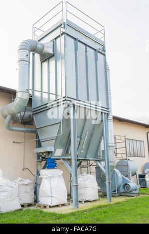 Industrielle Luftfiltersystem mit Farbe Farbe Abfallverwertung. Stockfoto