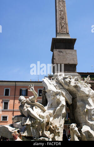 Brunnen der vier Flüsse am Piazza Navona in Rom, Italien Stockfoto