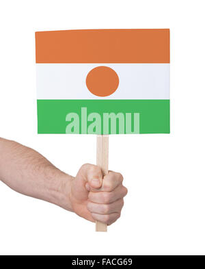 Hand, die kleine Karte, isoliert auf weiss - Flagge Niger Stockfoto