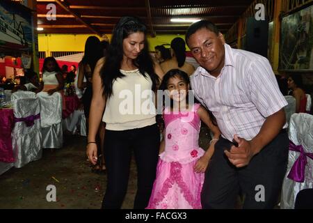 Quinceañera Party - 15 Geburtstag in PUERTO PIZARRO. Abteilung von Tumbes. Peru Stockfoto