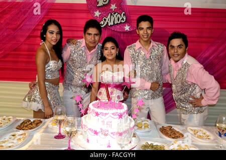 Quinceañera Party - 15 Geburtstag in PUERTO PIZARRO. Abteilung von Tumbes. Peru Stockfoto