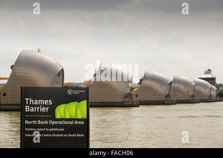 Die Thames Barrier auf der Themse in London. Es wurde gebaut, um die Hauptstadt von Storm Surge Überschwemmungen zu schützen. Rece Stockfoto