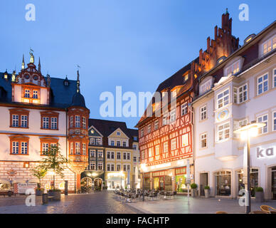 Historische Wohn- und Geschäftshäusern und Stadthaus, aufbauend auf dem Markt in der Abenddämmerung, Coburg, Franken, Oberbayern Stockfoto