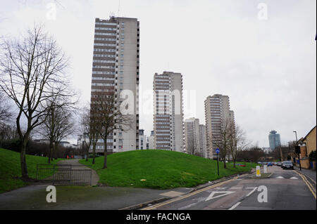 Brentford Türme Sozialsiedlung Hochhaus Blöcke Gehäuse in West-London-UK Stockfoto