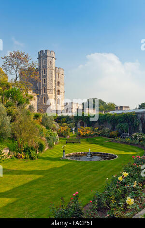 Der Garten unter König Edward III Türme an Windsor Castle, Berkshire, England, UK Stockfoto