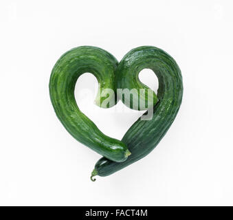 Zucchini in Form eines Herzens angeordneten Ausschneiden Stockfoto