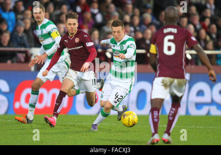 Tynecastle Stadium, Edinburgh, Schottland. 27. Dezember 2015. Scottish Premier League. Celtic gegen Heart of Midlothian FC. Mikael Lustig, Sam Nicholson und Callum McGregor © Aktion Plus Sport/Alamy Live-Nachrichten Stockfoto