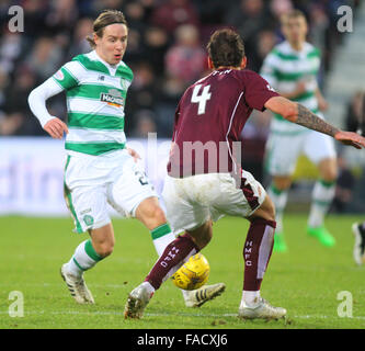 Tynecastle Stadium, Edinburgh, Schottland. 27. Dezember 2015. Scottish Premier League. Celtic gegen Heart of Midlothian FC. Stefan Johansen und Blazej Augustyn © Aktion Plus Sport/Alamy Live-Nachrichten Stockfoto