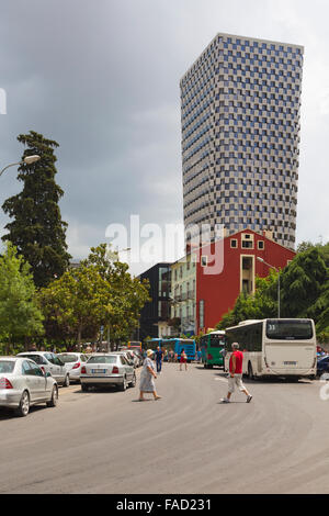 Tirana, Albanien.  Der 85 Meter hohe TID Turm. Der Turm wurde von belgischen architektonische Firma 51N4E entworfen. Stockfoto