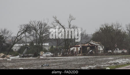 Princeton, Texas, USA. 27. Dezember 2015. Am Abend des 26. Dezember, verwüstet in der North Texas Stadt Princeton von einem Tornado. Einer von zwei Häusern durch die Hinterlassenschaften von Mutter Natur Gewalt zerstört. © Hoss Mcbain/ZUMA Draht/Alamy Live-Nachrichten Stockfoto