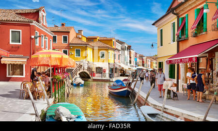 Farbige Häuser in Burano-Dorf in der Nähe von Venedig, Italien Stockfoto