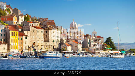 Sibenik, direkt am Meer Stadt, Kroatien Stockfoto