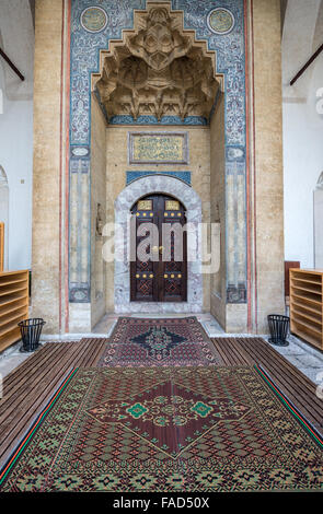 Eintritt in Gazi Husrev-beg-Moschee in alte Stadt von Sarajevo, die größte historische Moschee in Bosnien und Herzegowina Stockfoto