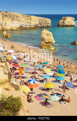 Algarve-Küste in der Nähe von Albufeira, Portugal Stockfoto