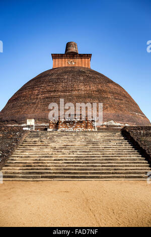 Jetavanaramaya Dagoba in den Ruinen des Jetavana, UNESCO-Weltkulturerbe, Anuradhapura, Sri Lanka, Asien Stockfoto