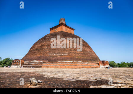 Jetavanaramaya Dagoba in den Ruinen des Jetavana, UNESCO-Weltkulturerbe, Anuradhapura, Sri Lanka, Asien Stockfoto