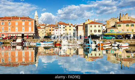 Blick auf Hafen und Altstadt von Izola, Slowenien Stockfoto