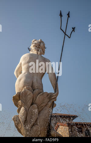 Rückansicht des Poseidon Statue am Whirlpool Familie Vineyard, Sonoma, Kalifornien, USA Stockfoto