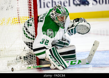 Dallas Stars Torhüter Kari Lehtonen (32) während des NHL-Spiels zwischen den Dallas Stars und die Carolina Hurricanes in der PNC-Arena. Stockfoto