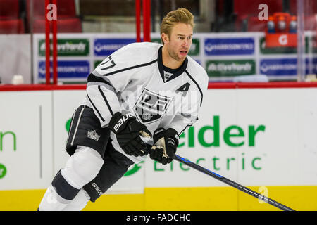 Los Angeles Kings center Jeff Carter (77) während der NHL-Spiel zwischen den Los Angeles Kings und die Carolina Hurricanes in der PNC-Arena. Stockfoto