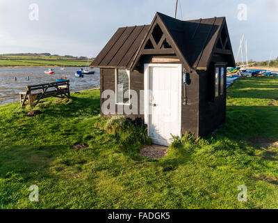 Eine malerische Holzhütte zuvor eine Fähre Terminal am Alnmouth Northumberland UK Stockfoto