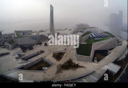 Changsha. 28. Dezember 2015. Foto am 28. Dezember 2015 zeigt in Changsha, der Hauptstadt der Provinz Zentral-China Hunan Changsha Museum. Das Changsha Museum eröffnet hier am Montag. Bildnachweis: Li Ga/Xinhua/Alamy Live-Nachrichten Stockfoto