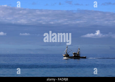 Ein Fisherboat auf der Süd-und Ostküste in der Nähe von Morro Jable auf der Kanarischen Insel Fuerteventura, Spanien, 13. Oktober 2015. Foto: Peter Zimmermann - kein Draht-Dienst- Stockfoto