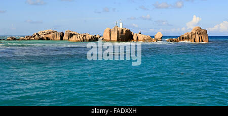 Riesige Granitfelsen in der Nähe von Praslin Insel im Indischen Ozean. Stockfoto