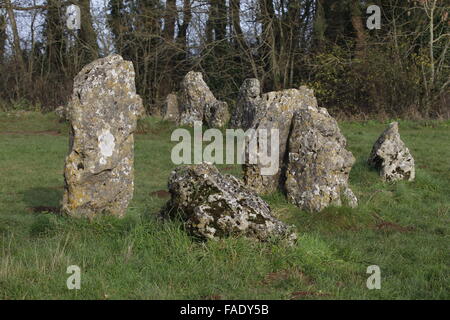 Flüstern Ritter, Steinen Rollright. Oxfordshire, England. Prähistorischer Steinkreis und Grab Stockfoto