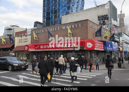 Die Essex Street Market ist eine historische kulinarischen Destination in New Yorks Lower East Side. Es hatte seine Höhen und Tiefen im Laufe der Jahrzehnte aber floriert nun mit der kulturellen Vielfalt in der Nachbarschaft. Stockfoto