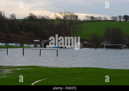 Lancaster, UK. 28. Dezember 2015. Slyne mit Hest FC unter Wasser nach Überschwemmungen in North West Lancashire am 28. Dezember 2015 Credit: Martin Bateman/Alamy Live News Stockfoto