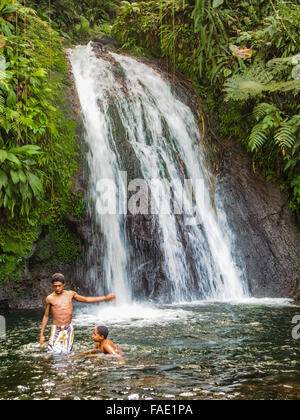 CARBET WASSERFÄLLE, BASSE-TERRE, GUADELOUPE - DEZEMBER 2015. Stockfoto