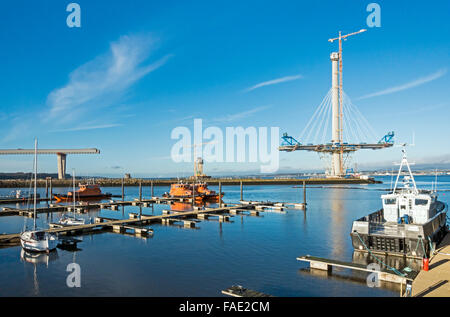 Fortschritte Gebäude Queensferry Crossing Straßenbrücke aus Süden, North Queensferry in zentralen Schottland Süd Ansatz zum Turm Stockfoto