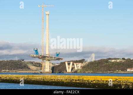 Fortschritte Gebäude Queensferry Crossing Straßenbrücke aus Süden North Queensferry in Schottland nördlichen Mittelteil. Stockfoto