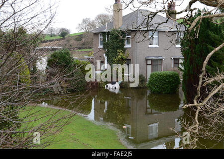 Lancaster, UK. 28. Dezember 2015. Croftlands Caravan Park und Haus überschwemmt nach Überschwemmungen in North West Lancashire am 28. Dezember 2015 Credit: Martin Bateman/Alamy Live News Stockfoto