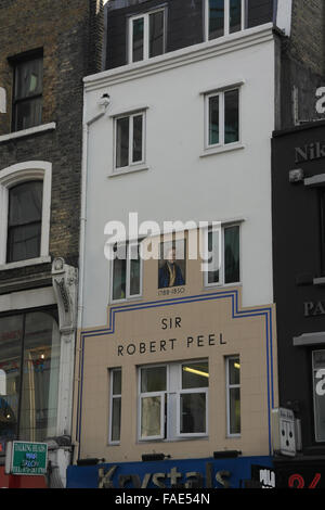 Porträt geflieste Fassade ehemaligen Sir Robert Peel Gastwirtschaft, Bishopsgate, London, EC2, UK Stockfoto