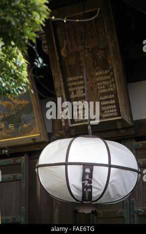 Riesen Tempel Laterne aufhängen Stockfoto
