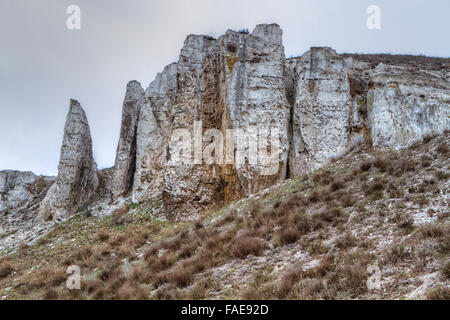 Der Felsvorsprung befindet sich in der Oberkreide Donezk der Constantine-Region in der Nähe des Dorfes Belokuzminovka Stockfoto