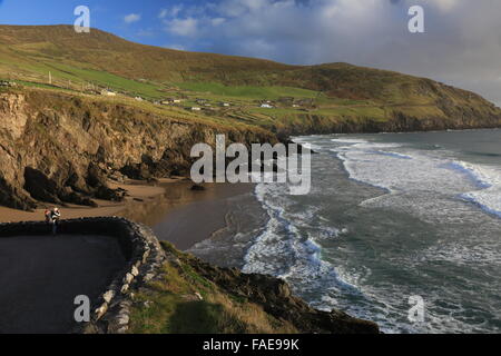 Atlantic Storm Wellen auf Irelands Landmasse Stockfoto