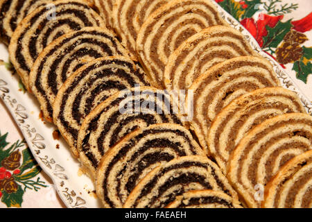 Mohn und Walnuss Brötchen serviert zu Weihnachten und Ostern in Ungarn Stockfoto