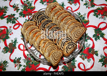 Mohn und Walnuss Brötchen serviert zu Weihnachten und Ostern in Ungarn Stockfoto