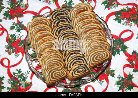Mohn und Walnuss Brötchen serviert zu Weihnachten und Ostern in Ungarn Stockfoto