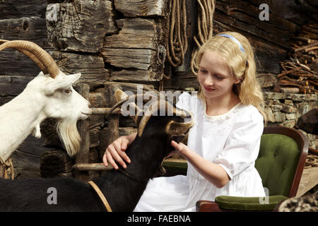 Heidi ist eine bevorstehende 2015 Schweizer Familie Film, basierend auf dem gleichnamigen Roman von Johanna Spyri. In den Hauptrollen Anuk Steffen in der Titelrolle neben Bruno Ganz, Katharina Schüttler, Quirin Agrippi, Isabelle Ottmann und Anna Schinz.  Dieses Foto ist nur zu redaktionellen Zwecken und unterliegen dem Copyright von der Filmgesellschaft und/oder der Fotograf von dem Film oder der Firma zugeordnet und kann nur durch Veröffentlichungen im Zusammenhang mit der Förderung der oben genannten Film reproduziert werden. Eine obligatorische Gutschrift auf die Filmgesellschaft ist erforderlich. Der Fotograf sollte auch angerechnet werden, wenn bekannt. Stockfoto