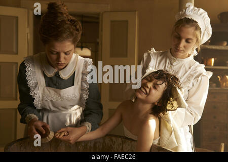 Heidi ist eine bevorstehende 2015 Schweizer Familie Film, basierend auf dem gleichnamigen Roman von Johanna Spyri. In den Hauptrollen Anuk Steffen in der Titelrolle neben Bruno Ganz, Katharina Schüttler, Quirin Agrippi, Isabelle Ottmann und Anna Schinz.  Dieses Foto ist nur zu redaktionellen Zwecken und unterliegen dem Copyright von der Filmgesellschaft und/oder der Fotograf von dem Film oder der Firma zugeordnet und kann nur durch Veröffentlichungen im Zusammenhang mit der Förderung der oben genannten Film reproduziert werden. Eine obligatorische Gutschrift auf die Filmgesellschaft ist erforderlich. Der Fotograf sollte auch angerechnet werden, wenn bekannt. Stockfoto