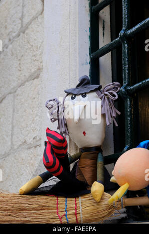 Eine kleine männliche Puppe zum Verkauf in Dubrovnik, Kroatien. Stockfoto