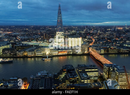 Nachtansicht von Sky Garden an der Spitze der 20 Fenchurch Street, Walkie Talkie Wolkenkratzer, London England Vereinigtes Königreich UK Stockfoto