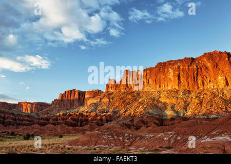 Letztes Licht auf die geriffelte Wand im Capitol Reef National Park in Utah. Stockfoto