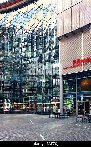 Berlin Deutschland - Teilansicht des Sony Center am Potsdamer Platz, gesponsert Aufbau komplexer Wahrzeichen in Berlin Stockfoto